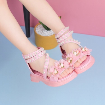 4–6 éves lányoknak szóló strandcipő, szintetikus bőr felsőrész, virágos mintázat, gumitalp, hátul cipzár