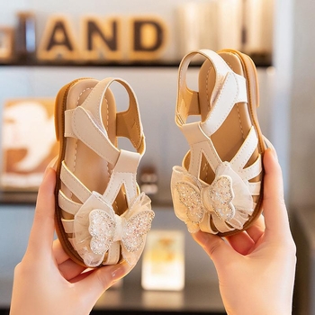 Meitenēm paredzētas brīvdabas sandales ar mākslīgās ādas augšdaļu un mīkstu zoli, 7–12 gadi