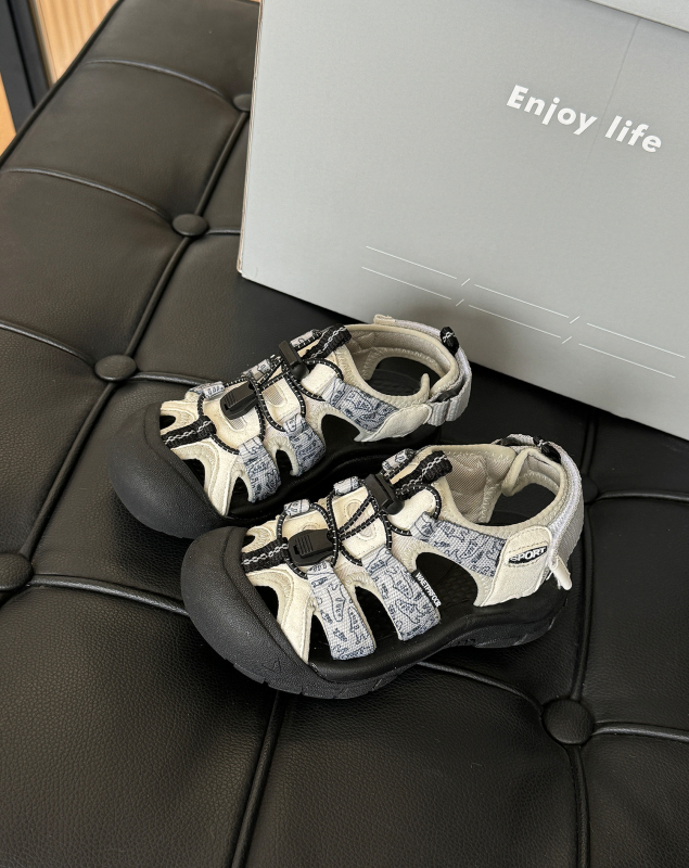 Bērnu sporta sandales ar augšējo daļu no sietveida materiāla, Velcro aizdare, gumijas zole, vienkrāsains modelis, vecuma diapazons 4–16 gadi