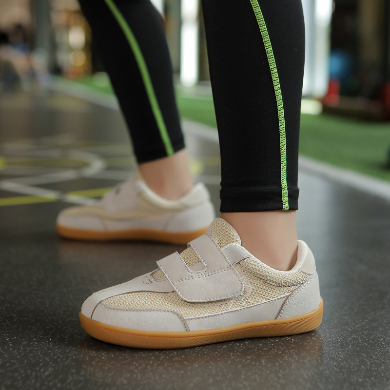 Dječje Flyknit tenisice za unutarnje treninge i stazu – 4E široke, prozračne, lagane, Velcro, gumeni đon