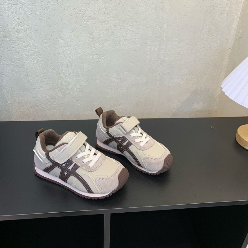 Dječje zimske tenisice s niskim gornjim dijelom, Forrest Gump stil, unisex; Gornji dio: Super fiber; Potplat: guma; Zatvaranje: Velcro; Dobna skupina: 4–16 godina