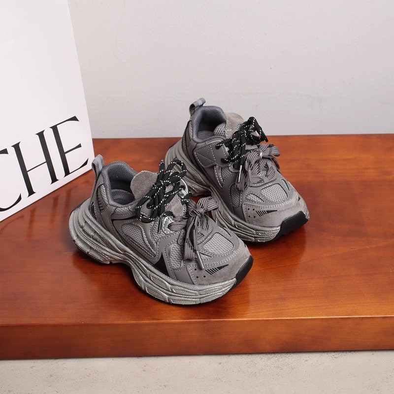 Dječje tenisice u stilu dad shoes s debelom potplatom i zatvaranjem na Velcro, gornji dio od mikrovlatene kože, potplat od gume, sezone zima/proljeće/jesen, dob 4–16 godina