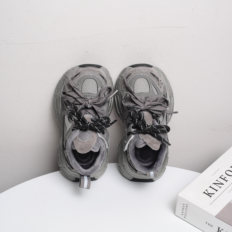 Dječje tenisice u stilu dad shoes s debelom potplatom i zatvaranjem na Velcro, gornji dio od mikrovlatene kože, potplat od gume, sezone zima/proljeće/jesen, dob 4–16 godina