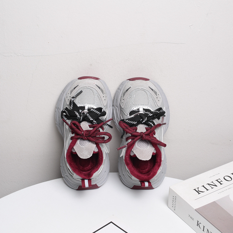 Dječje tenisice u stilu dad shoes s debelom potplatom i zatvaranjem na Velcro, gornji dio od mikrovlatene kože, potplat od gume, sezone zima/proljeće/jesen, dob 4–16 godina