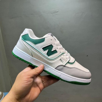 Sportos-casual cipő hálós felsőrésszel, fűzőzárral, alacsony fazon, 3–5 cm sarokmagasság, talp EVA és gumi bevonattal.