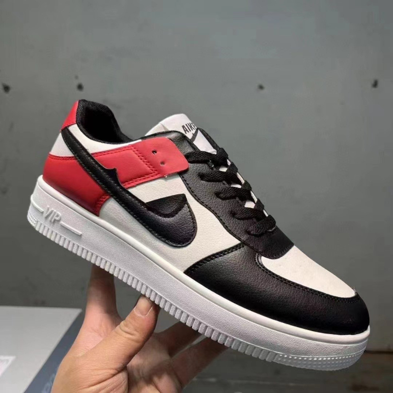 Sportos-casual cipő hálós felsőrésszel, fűzőzárral, alacsony fazon, 3–5 cm sarokmagasság, talp EVA és gumi bevonattal.