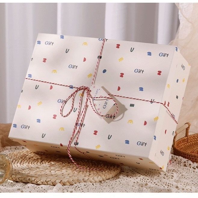 Dāvanu iepakojuma kārba no īpaša papīra, spīdīgs pārklājums, iespējama logotipa drukāšana, stils Japāna un Dienvidkoreja, piemērots dzimšanas dienas dāvanai