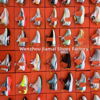 Pantofi de alergare cu partea superioară din plasă, branț EVA, talpă din spumă, model dungat, închidere cu șireturi