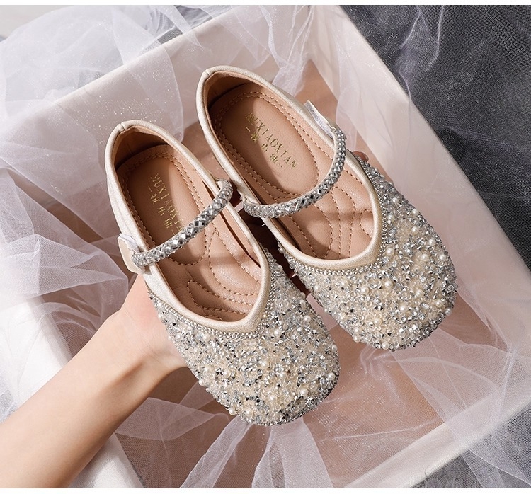 Meitenēm paredzētas kurpes ar Velcro aizdari, augšdaļa no super fiber, iekšējā odere un zolīte PU, zole no TPR, vecums 1–12 gadi