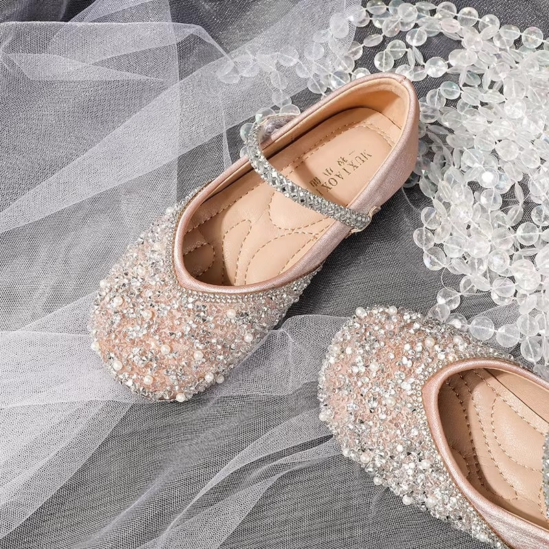 Meitenēm paredzētas kurpes ar Velcro aizdari, augšdaļa no super fiber, iekšējā odere un zolīte PU, zole no TPR, vecums 1–12 gadi