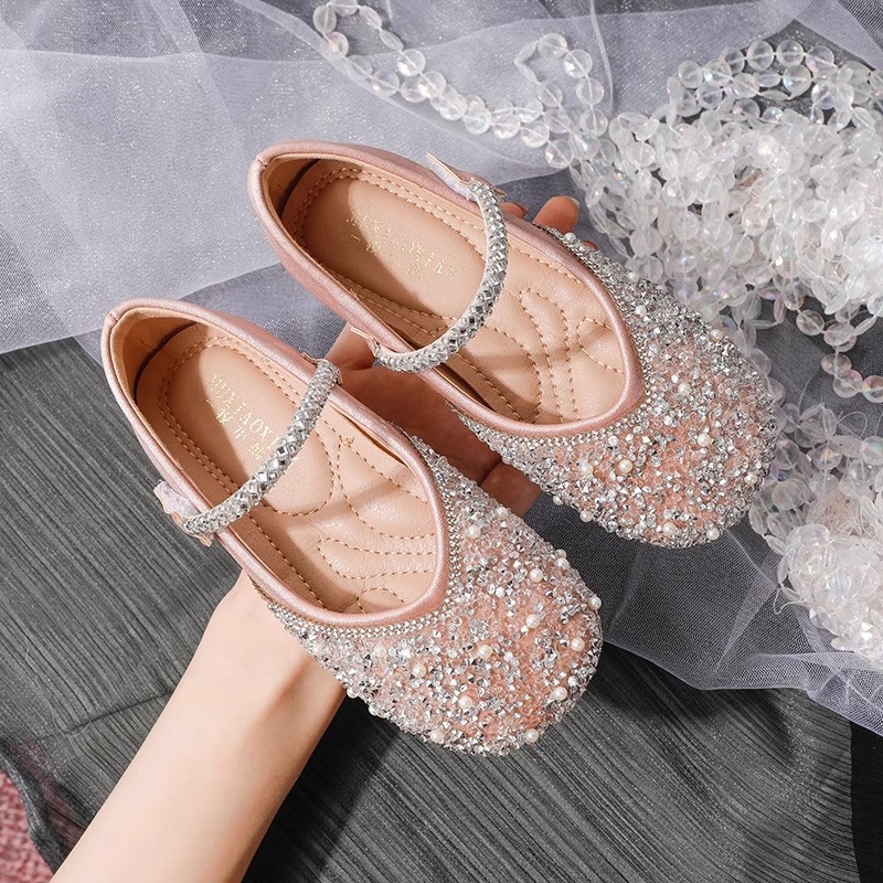 Meitenēm paredzētas kurpes ar Velcro aizdari, augšdaļa no super fiber, iekšējā odere un zolīte PU, zole no TPR, vecums 1–12 gadi