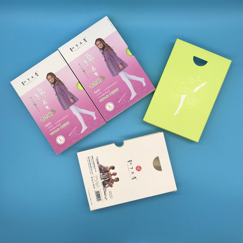 Colanți de balet pentru copii – respirabili, absorb transpirația, anti-scurtare? anti miros; fibră principală: viscoză 75% cu căptușeală din bumbac combed; grosime medie; pentru fete