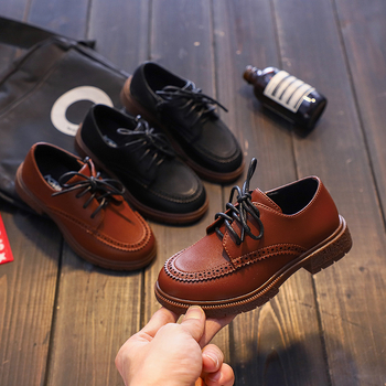 Gyerekeknek készült bőrcipő (felső: Ultrafilm bőr; talp: marha inas; stílus: angol; pöttyös minta; oldalsó cipzár)