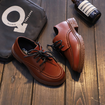 Gyerekeknek készült bőrcipő (felső: Ultrafilm bőr; talp: marha inas; stílus: angol; pöttyös minta; oldalsó cipzár)