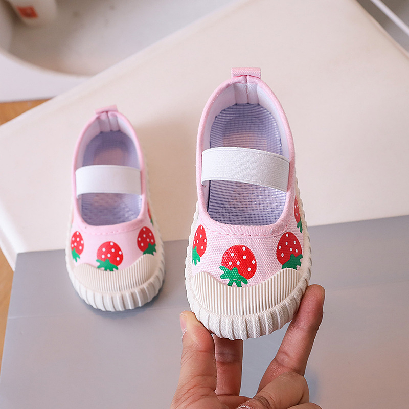 Lányok vászoncipő – slip-on, Cartoon Graffiti minta, alacsony fazon, felsőrész: vászon, talp: műanyag, talpbetét: textil, bélés: pamut, 1–6 éves korosztály, tavasz-nyár-ősz