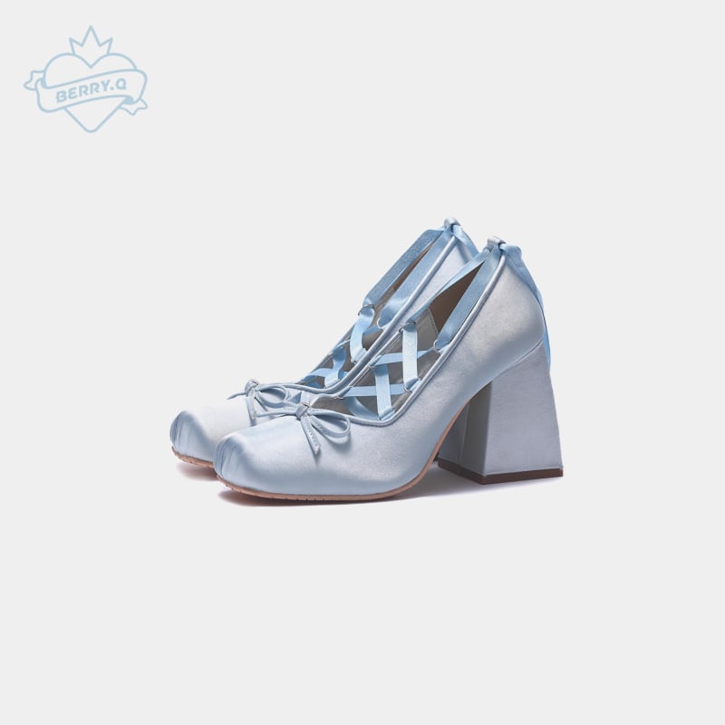 Szatén szalagos Mary Jane magassarkú cipő — négyszögletes orr, szatén felsőrész, 6–8 cm vastag sarok