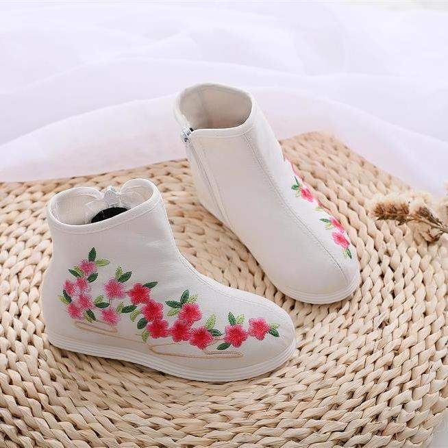 Lányoknak készült őszi-téli rövidcsizma etnikus hímzéssel, hagyományos kínai ihletésű dizájn, táncelőadásokhoz, felső rész: pamut, talp: marha ín, 1–3 éveseknek