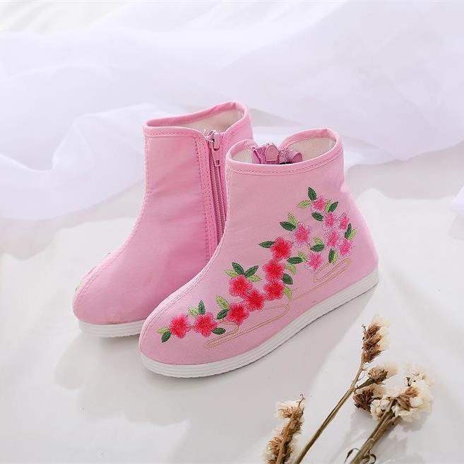 Lányoknak készült őszi-téli rövidcsizma etnikus hímzéssel, hagyományos kínai ihletésű dizájn, táncelőadásokhoz, felső rész: pamut, talp: marha ín, 1–3 éveseknek