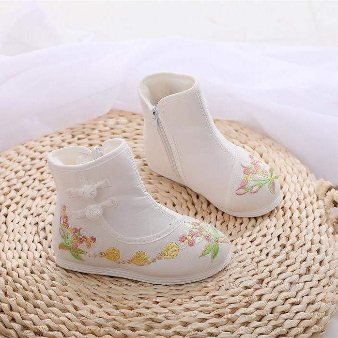 Lányoknak készült őszi-téli rövidcsizma etnikus hímzéssel, hagyományos kínai ihletésű dizájn, táncelőadásokhoz, felső rész: pamut, talp: marha ín, 1–3 éveseknek