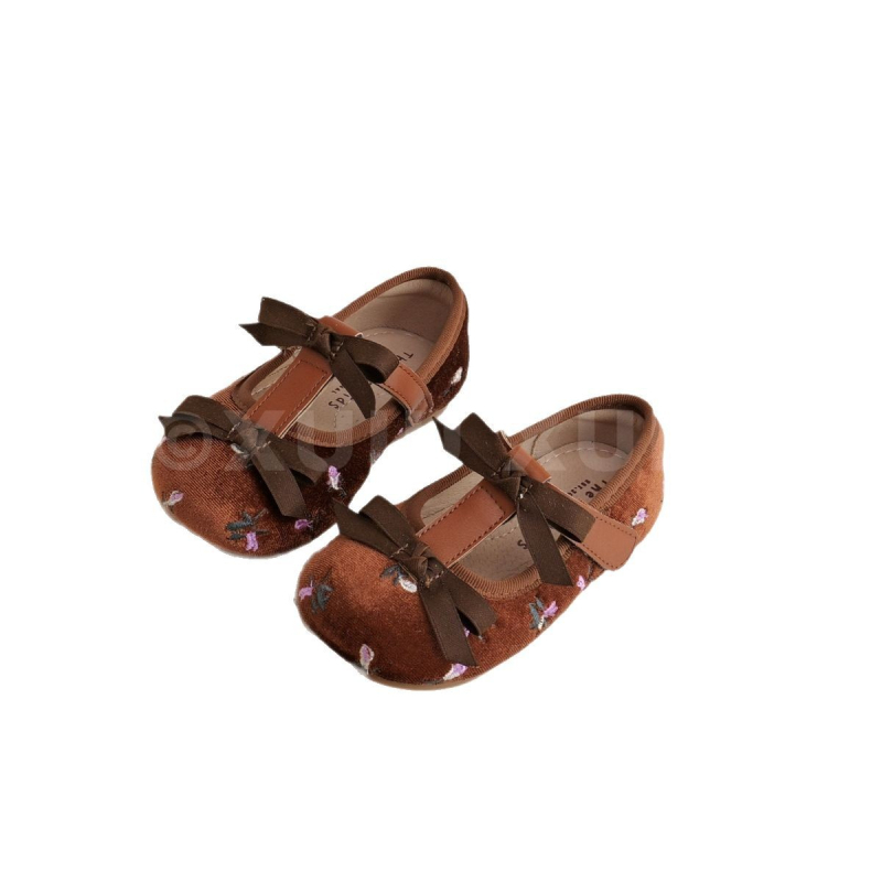 Dječje Mary Jane balerinke – Velcro kopčanje, gornji dio od izvezenog merceriziranog baršuna, niskog profila, gumena potplat, protuklizno