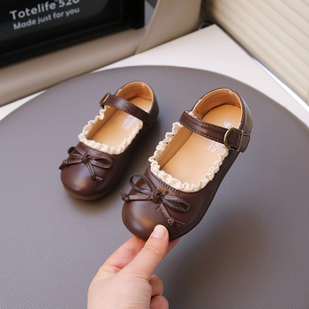 Dievčenské balerínky s mašličkou a čipkou, zapínanie na Velcro, vrchný materiál z umelej kože, nízky strih, protišmyková podrážka, PU stielka (Jar–Jeseň 2025)