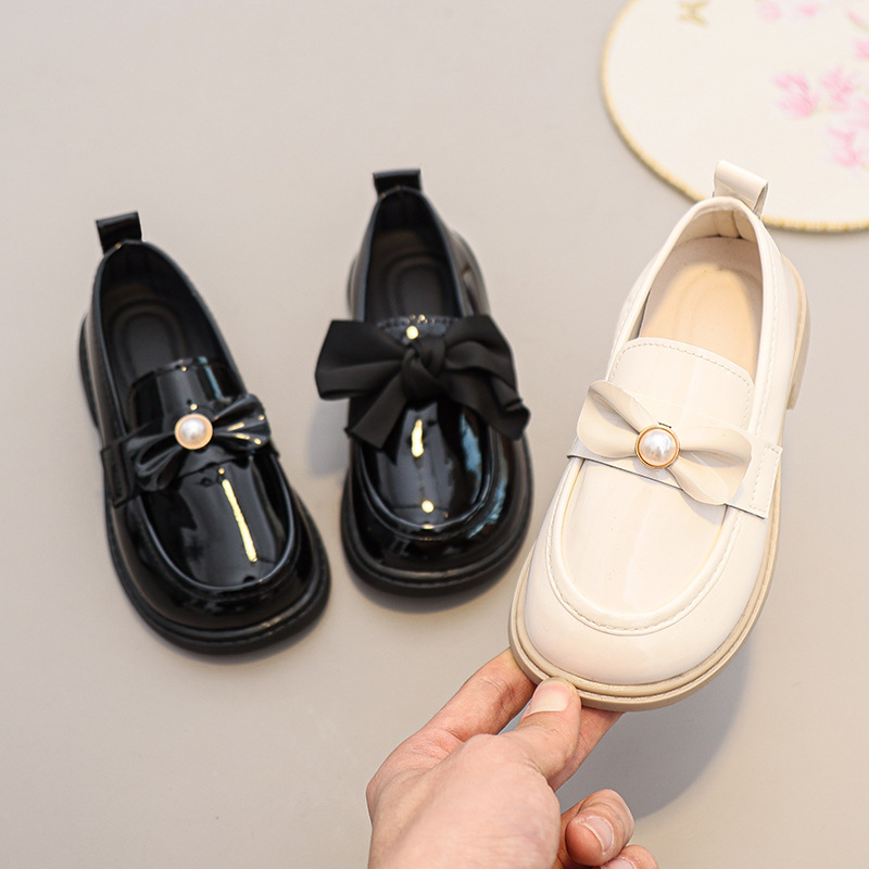 Dječje plesne cipele za princeze s mekanom potplatom, gornji dio od super vlakna, Velcro zatvaranje, izvezen cvjetni uzorak, gumena potplata – za plesne izvedbe