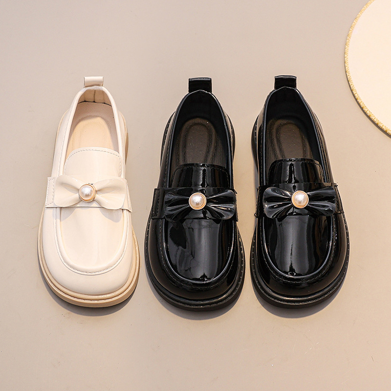 Dječje plesne cipele za princeze s mekanom potplatom, gornji dio od super vlakna, Velcro zatvaranje, izvezen cvjetni uzorak, gumena potplata – za plesne izvedbe