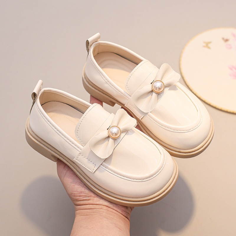 Dječje plesne cipele za princeze s mekanom potplatom, gornji dio od super vlakna, Velcro zatvaranje, izvezen cvjetni uzorak, gumena potplata – za plesne izvedbe