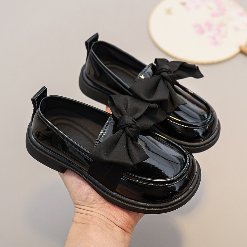 Dječje plesne cipele za princeze s mekanom potplatom, gornji dio od super vlakna, Velcro zatvaranje, izvezen cvjetni uzorak, gumena potplata – za plesne izvedbe