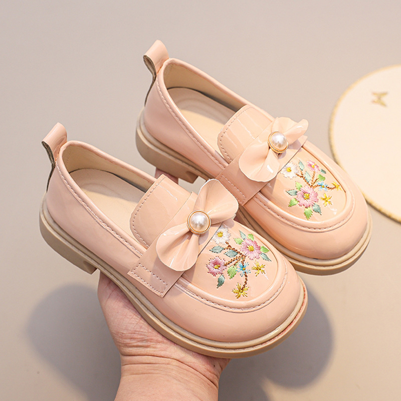 Dječje plesne cipele za princeze s mekanom potplatom, gornji dio od super vlakna, Velcro zatvaranje, izvezen cvjetni uzorak, gumena potplata – za plesne izvedbe