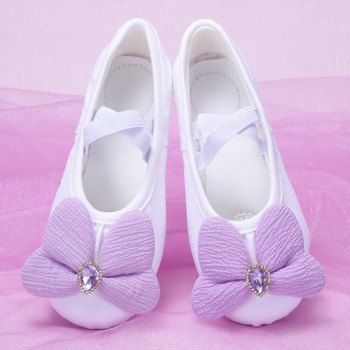 Gyerekeknek készült vászon tánccipő nyuszis masnival — könnyű, bőr talppal, színpadi használatra