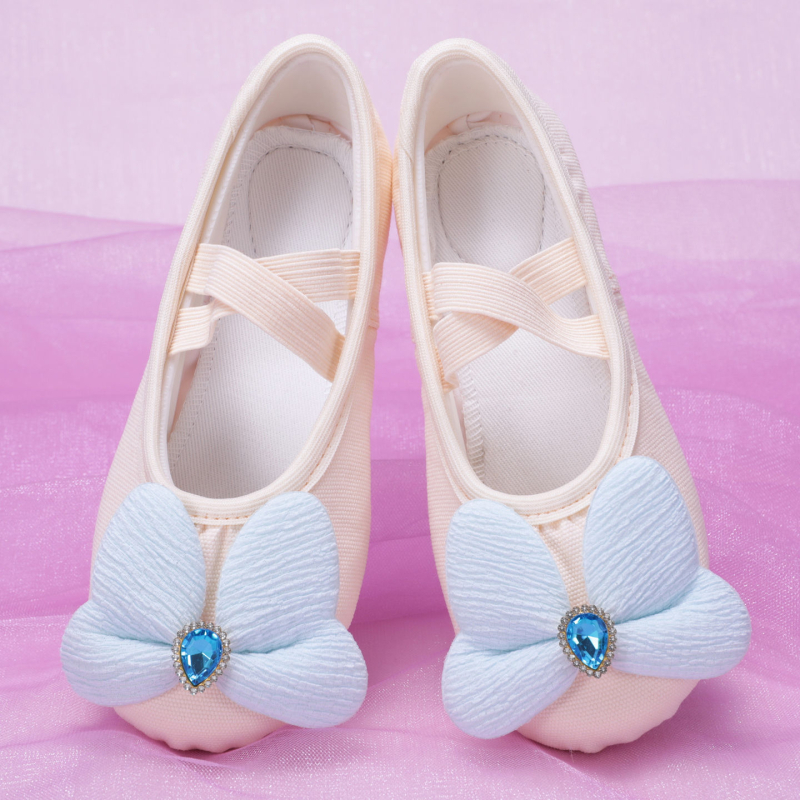 Gyerekeknek készült vászon tánccipő nyuszis masnival — könnyű, bőr talppal, színpadi használatra