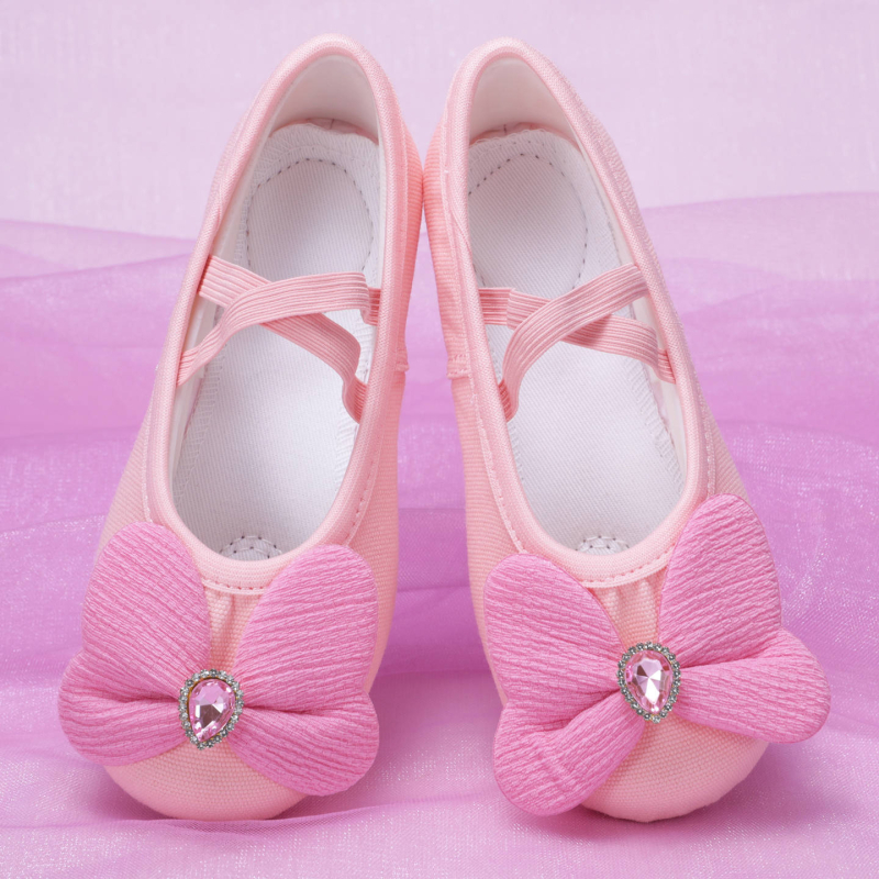 Gyerekeknek készült vászon tánccipő nyuszis masnival — könnyű, bőr talppal, színpadi használatra