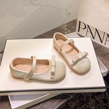 Dievčenské baleríny v štýle princeznej, vrchný diel z mikrovlákna, nízky členok, podrážka z kompozitu, odolné voči opotrebeniu