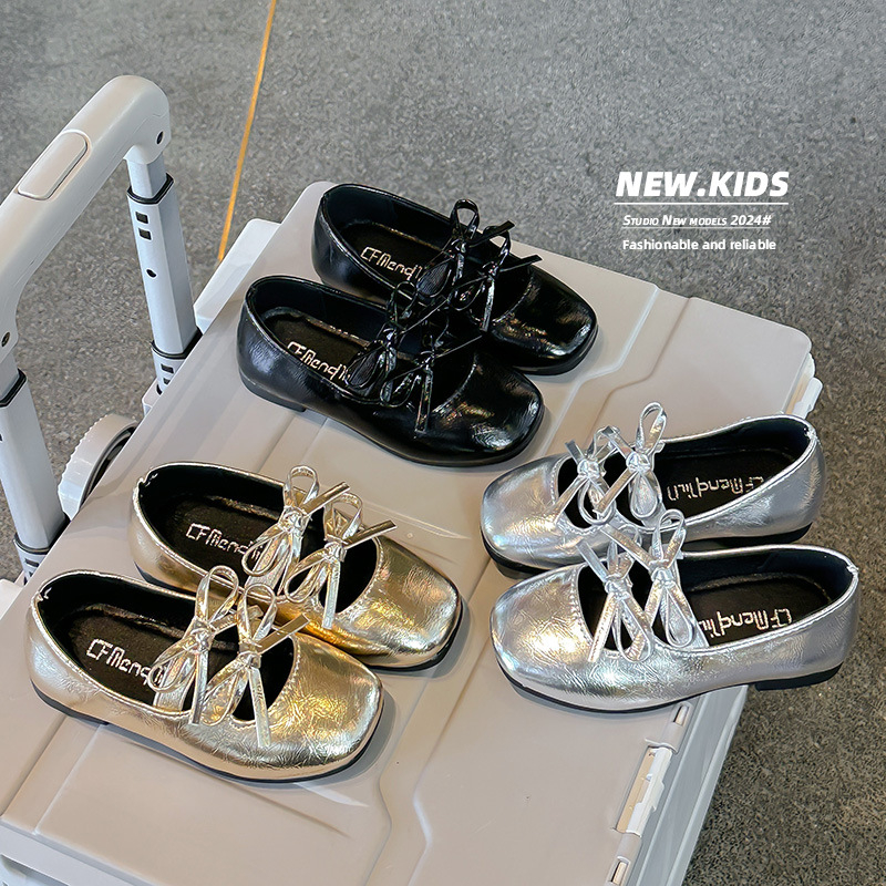 Dievčenské tanečné topánky – nízky vrchný diel, PU vrchný materiál, PU vnútorná stielka, gumová podrážka, štýl princeznej