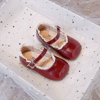 Dievčenské topánky s PU vrchnou časťou, zapínanie na suchý zips, protišmyková gumová podrážka, sladký akadémický štýl