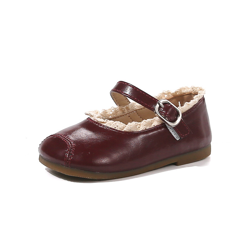 Dievčenské topánky s PU vrchnou časťou, zapínanie na suchý zips, protišmyková gumová podrážka, sladký akadémický štýl