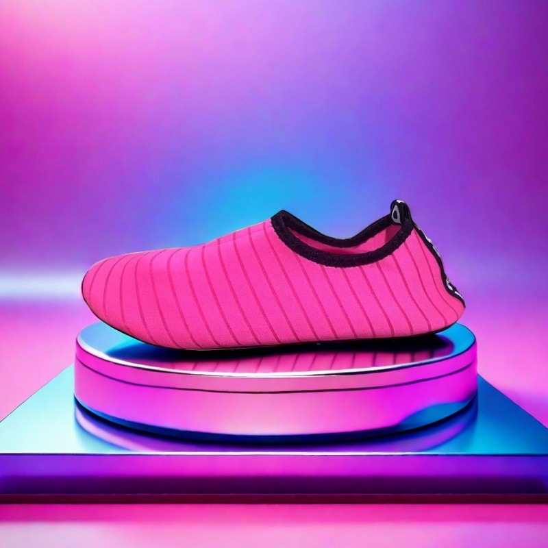 Beltéri fitneszcipők nőknek és férfiaknak – légáteresztő, csúszásmentes, kopásálló; hálós felsőrész, műanyag talp, alacsony fazon.