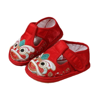 Pantofi tradiționali din pânză, cu broderie de animale, pentru copii 1–6 ani, partea superioară din pânză de bumbac, talpă din tendon de vită.