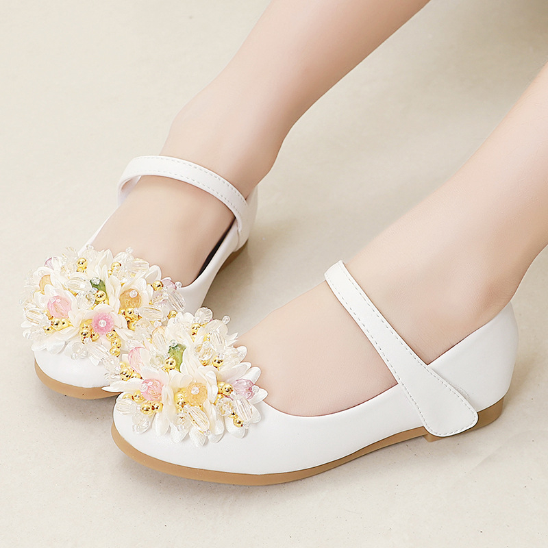 Lányoknak szóló cipők – hercegnő stílus; Felsőrész: ultrafin bőr; Belső rész: ultrafin bőr; Talp: gumi; Zárás: Velcro