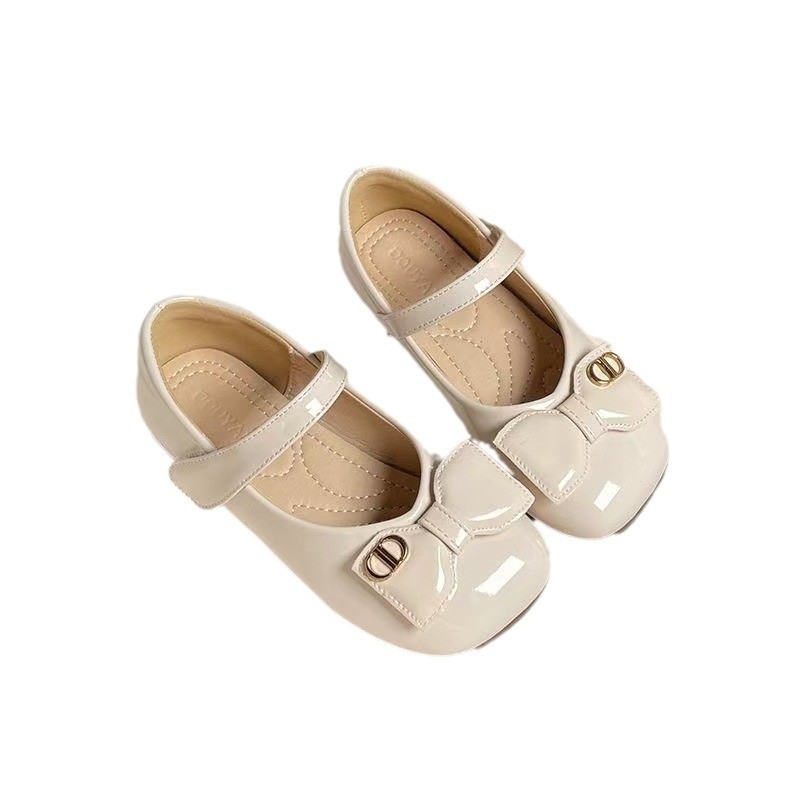 Lányoknak szánt bőr cipő tavasz-őszre, 4–16 év közötti korosztálynak, alacsony boka magasságú, gumitalp, csíkos mintázat, hercegnő stílus