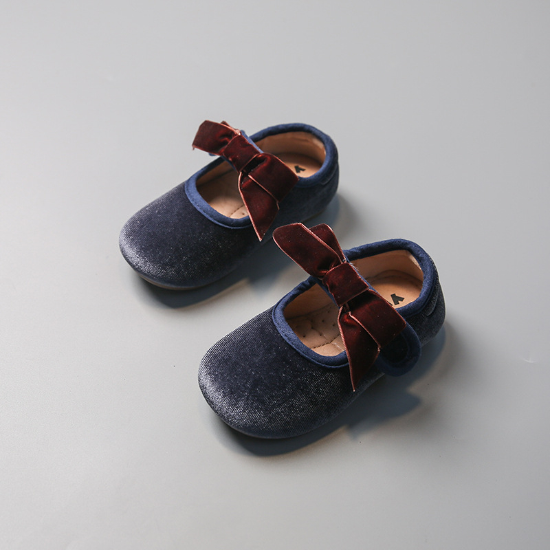 Gyerekek Mary Jane cipő velúrból, gumírozott talppal, Velcro-zár, alacsony fazonú felsőrész, légáteresztő bélés