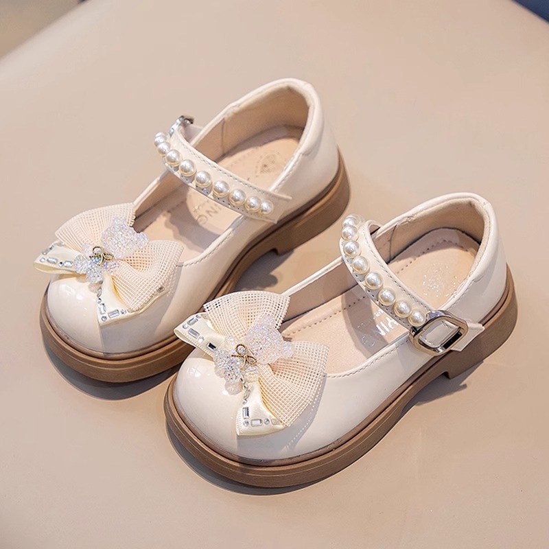 Lányoknak szóló bőrcipő mesterséges bőrből - Velcro-zárás, alacsony felsőrész, gumitalp, édes stílus