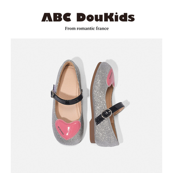 Kislányoknak készült bőrcipő szív alakú vamp-tal, Velcro zárás, alacsony felső rész, csúszásmentes gumitalp, bőr bélés és természetes bőr talpbetét