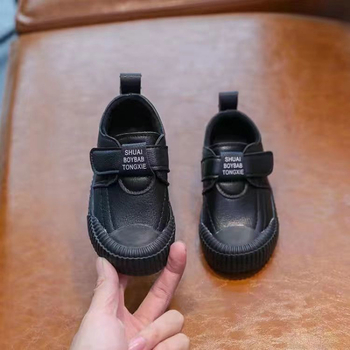 Fiúknak készült magas szárú cipő mikroszálas felsőrésszel, Velcro-zárás, PVC talp, téli használatra