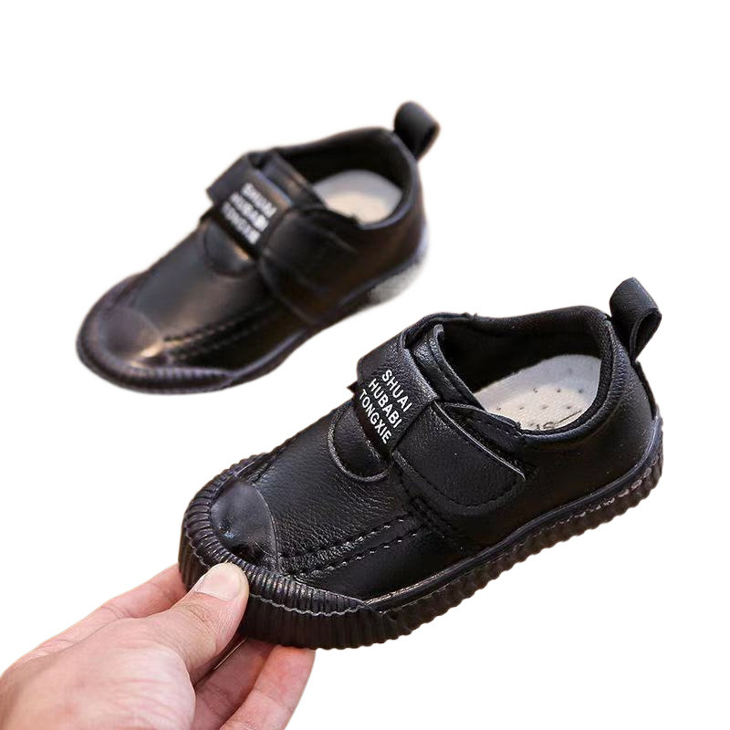 Fiúknak készült magas szárú cipő mikroszálas felsőrésszel, Velcro-zárás, PVC talp, téli használatra