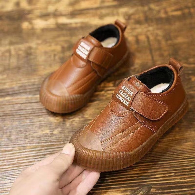 Fiúknak készült magas szárú cipő mikroszálas felsőrésszel, Velcro-zárás, PVC talp, téli használatra