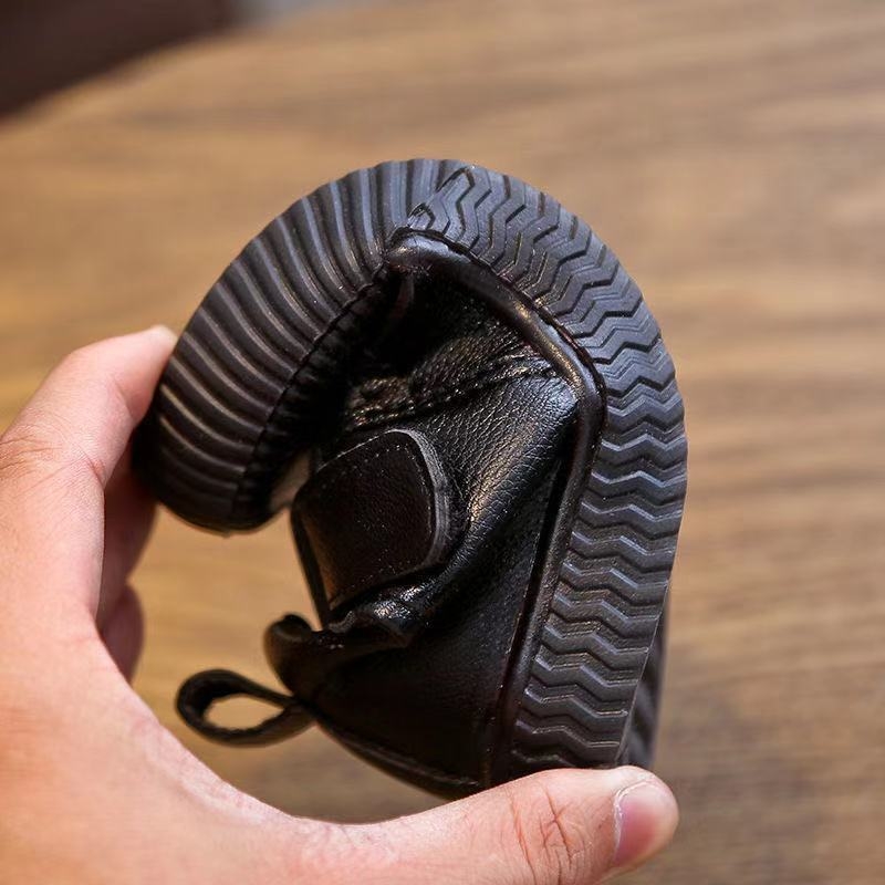 Fiúknak készült magas szárú cipő mikroszálas felsőrésszel, Velcro-zárás, PVC talp, téli használatra