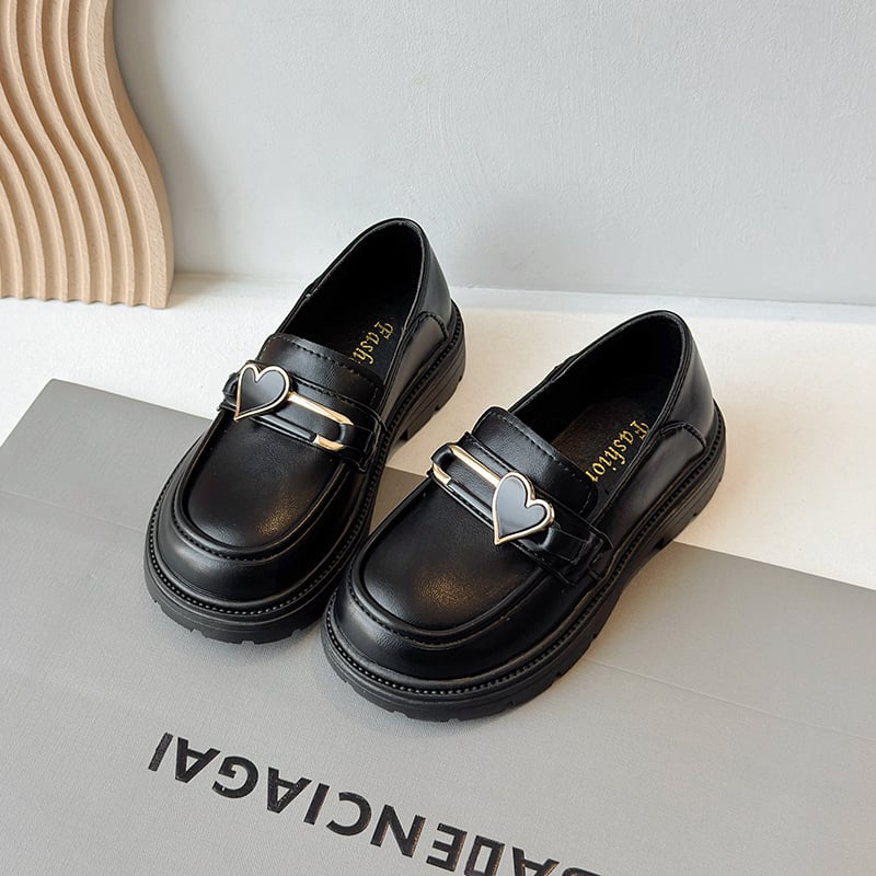 Crne dječje loaferice s motivom srca, princeza stil, britanski stil