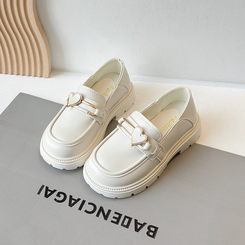 Crne dječje loaferice s motivom srca, princeza stil, britanski stil
